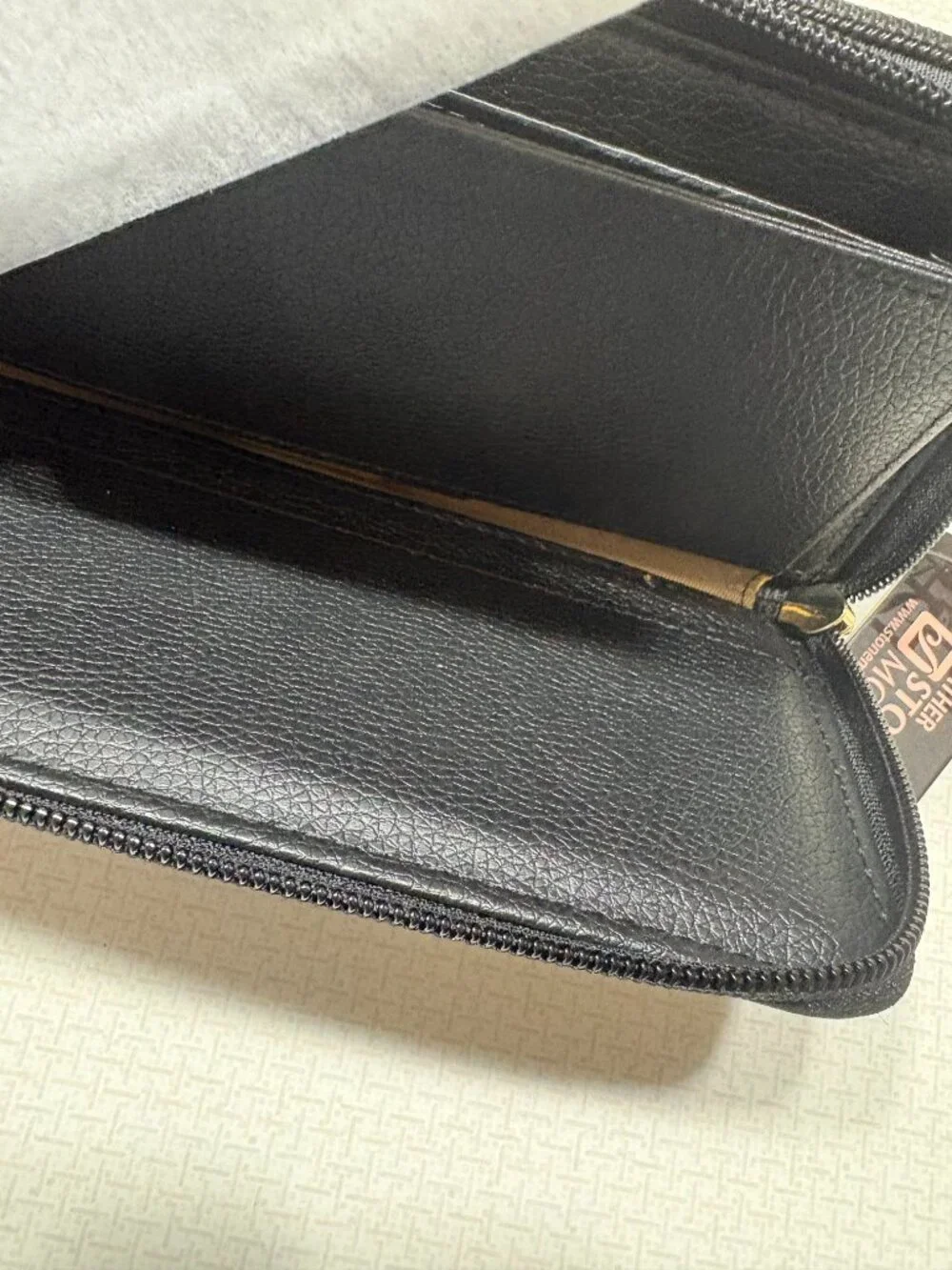 NWT Embossed Black and Brown Leather Stone Mountain USA Wallet